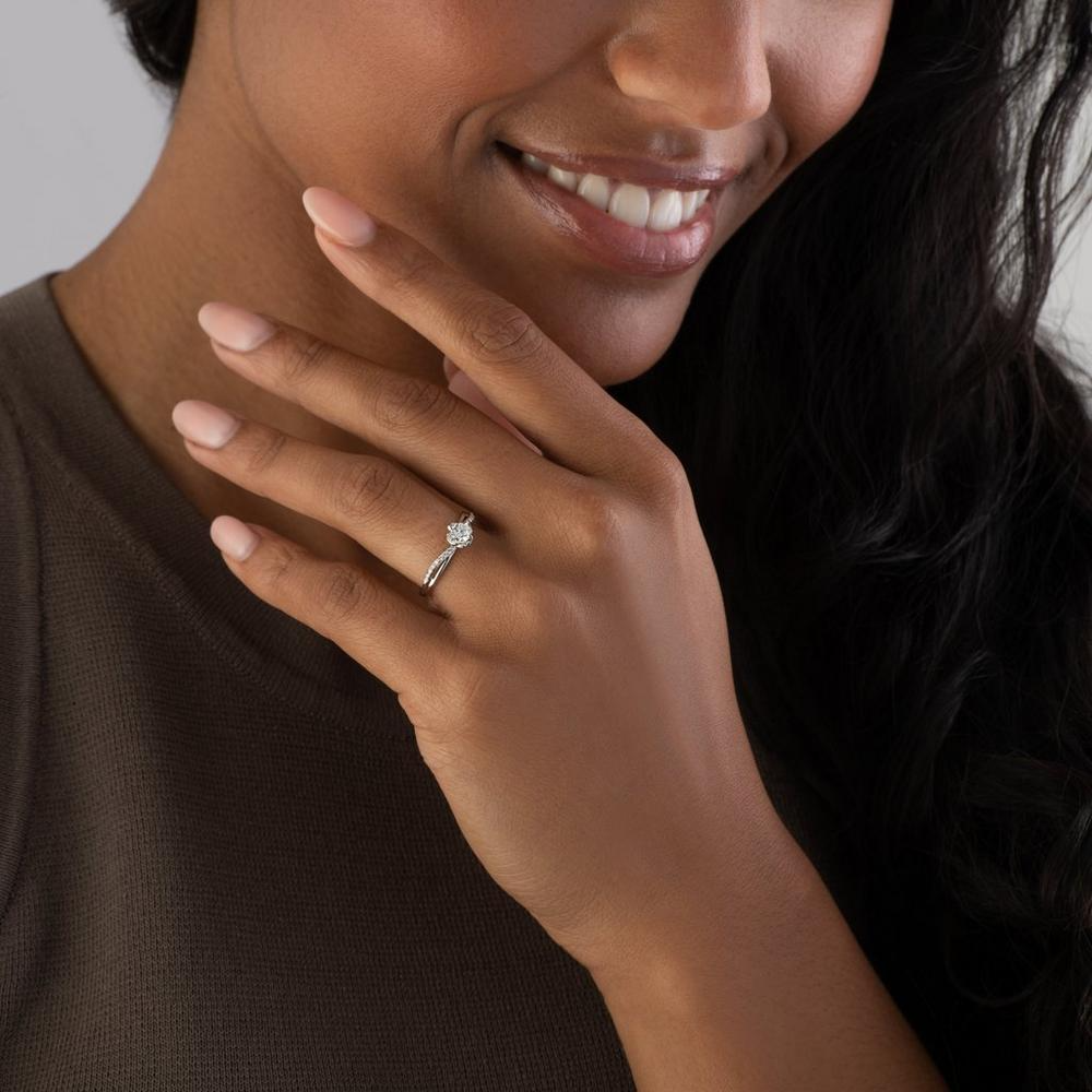 Maple Leaf Diamonds Wind's Embrace 18ct White Gold Diamond Solitaire Ring - Image 2